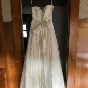 White by Vera Wang WV351071